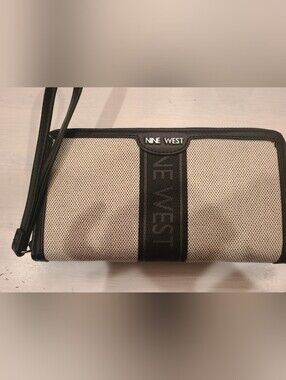 Nine west wallet w/ wristlet strap